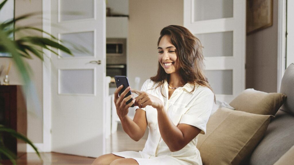 Kund bokar bilservice online via telefonen